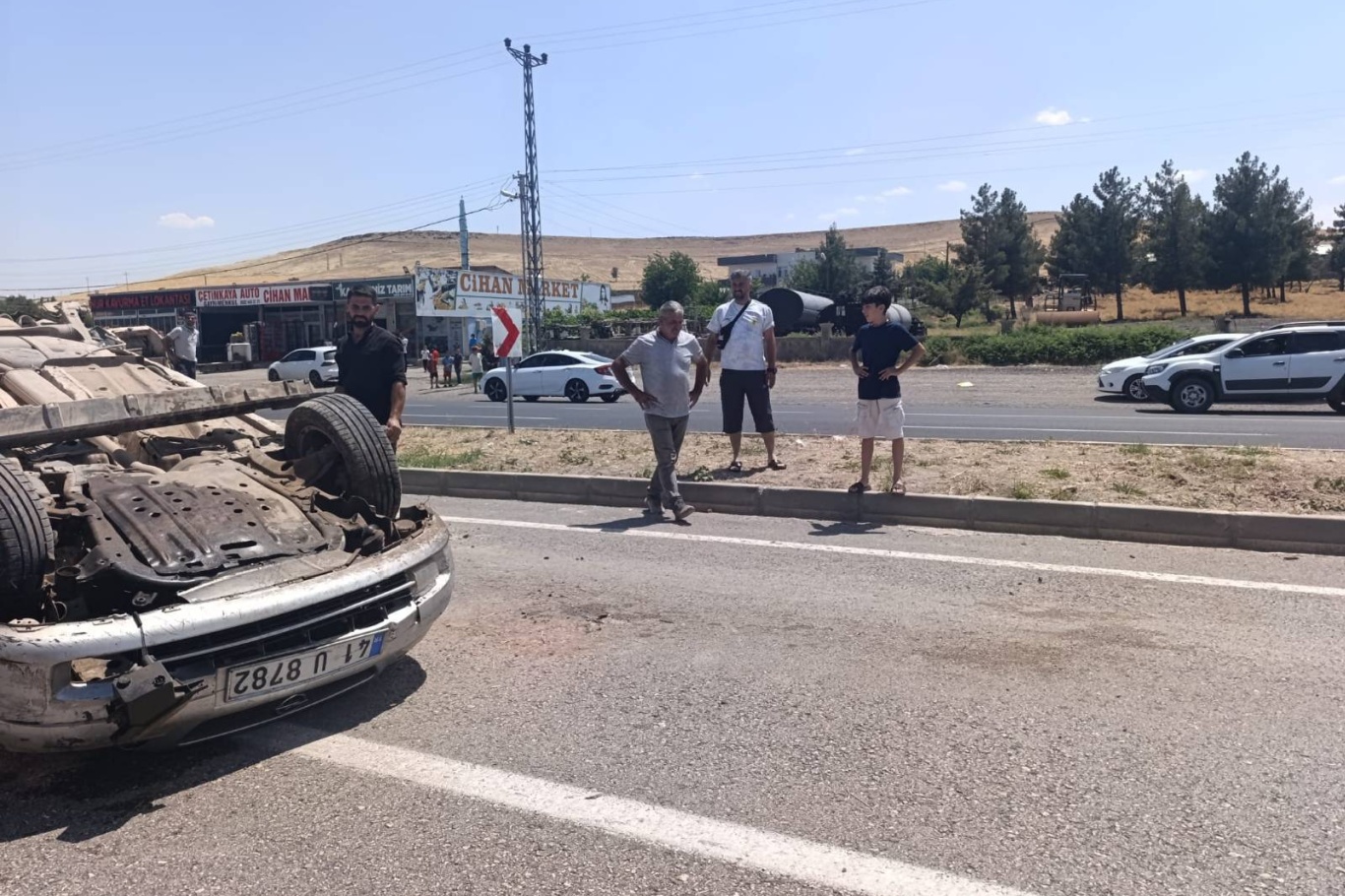Diyarbakır'da kontrolden çıkan otomobil takla attı: 1 yaralı