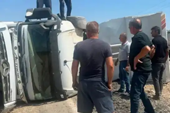 Siirt'te hafriyat yüklü kamyon devrildi: Sürücü yaralandı