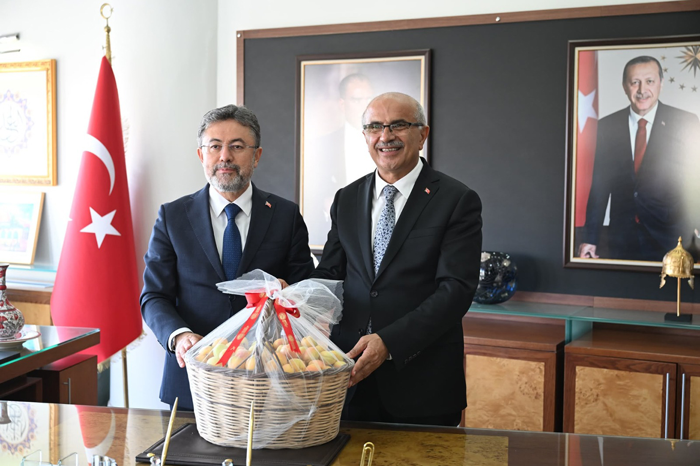 Bakan Yumaklı'dan Malatya Büyükşehir Belediyesine ziyaret 