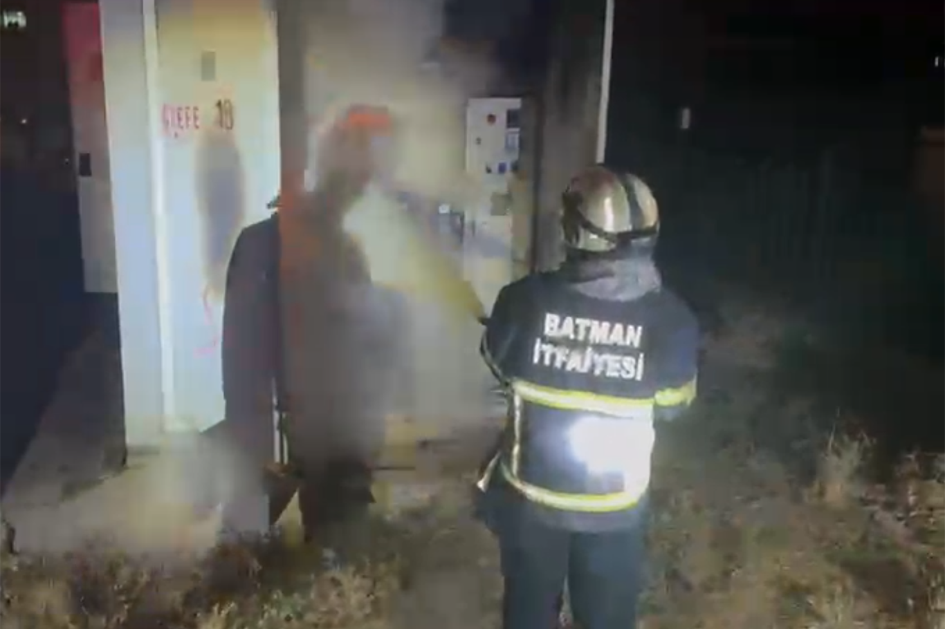 Batman'da trafoda çıkan yangın söndürüldü