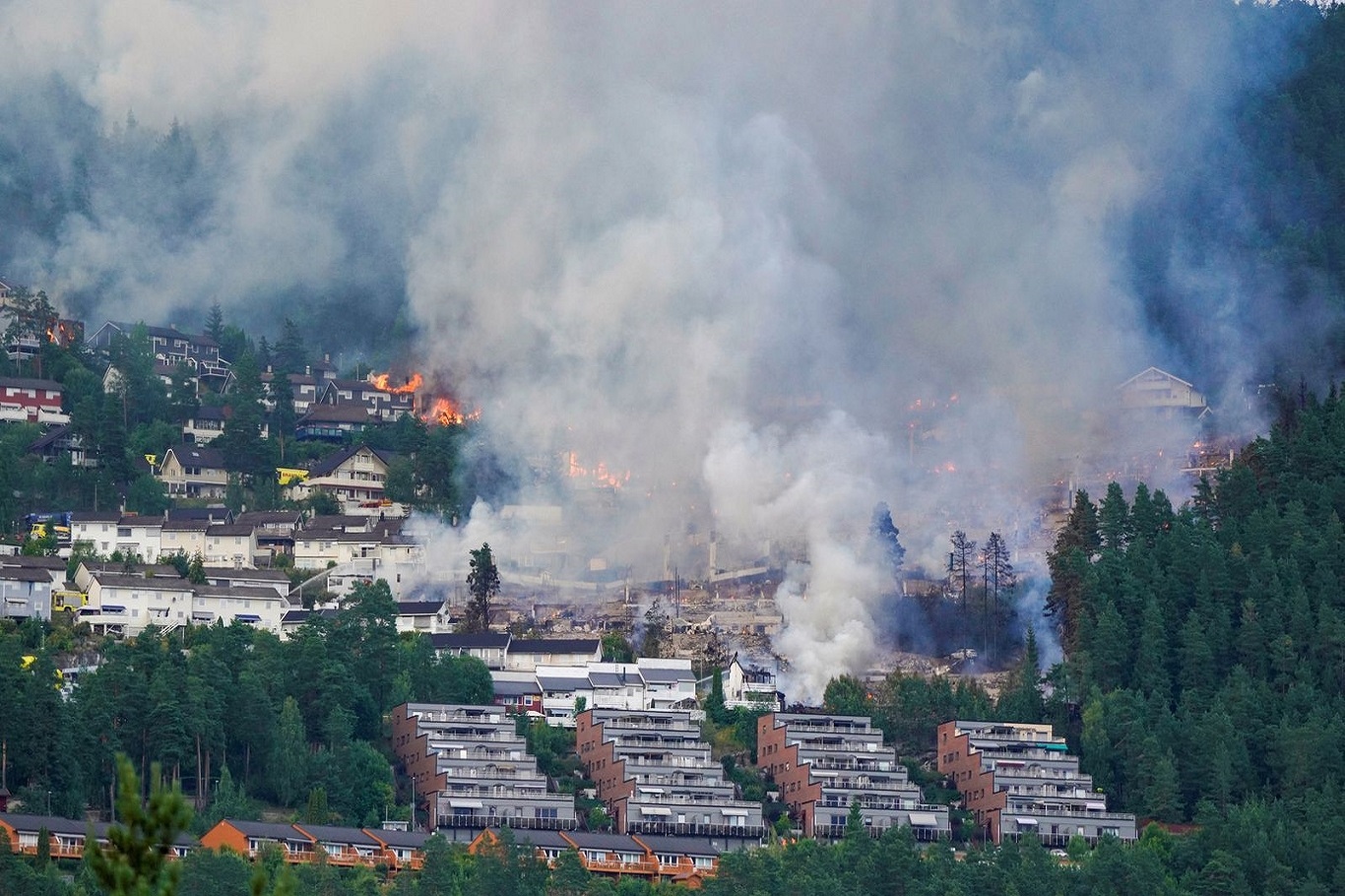 Massive fire in southern Norway destroys more than 100 homes