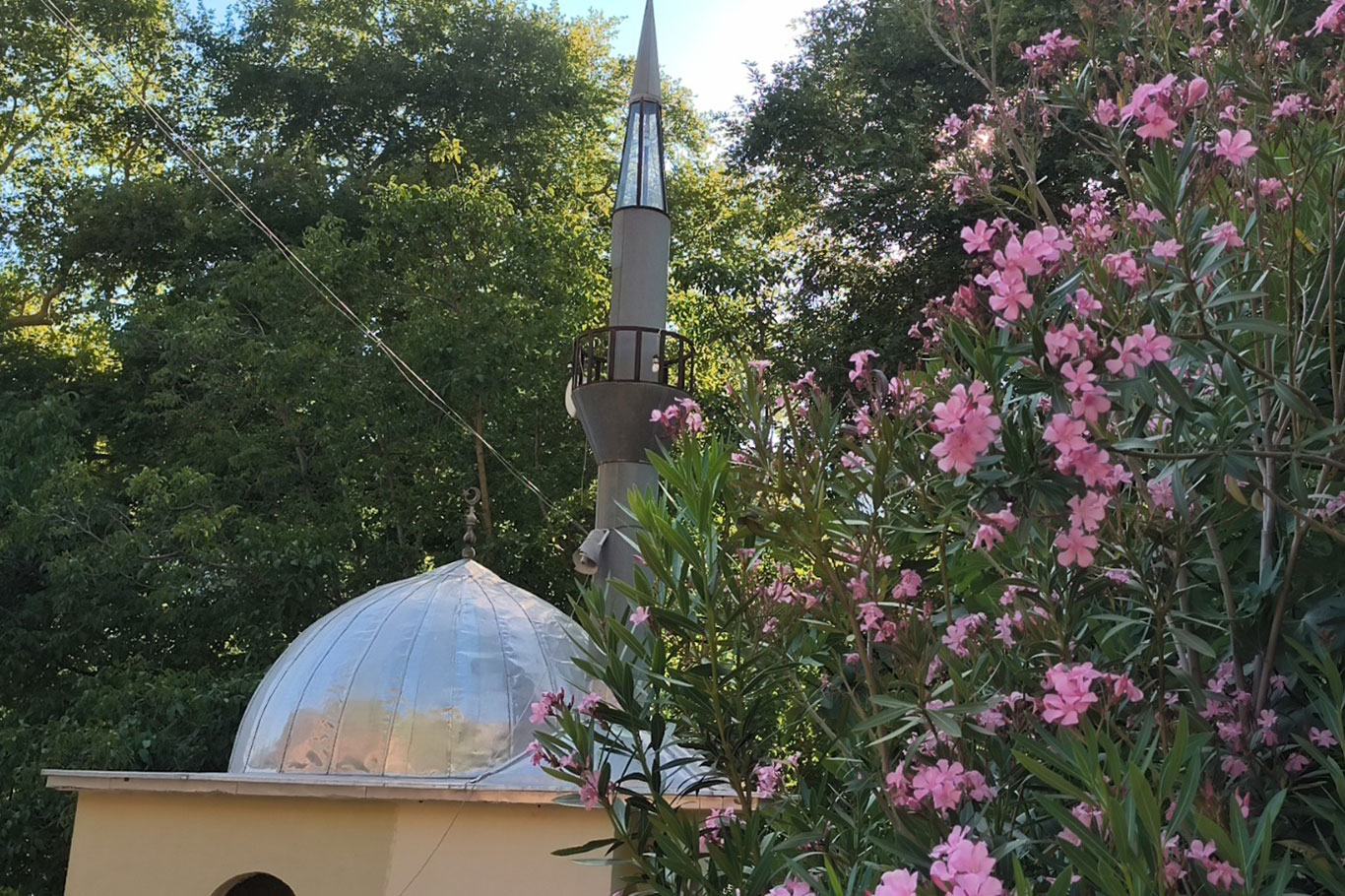 Anamur'daki 9 metrekarelik cami yolcuların uğrak noktası
