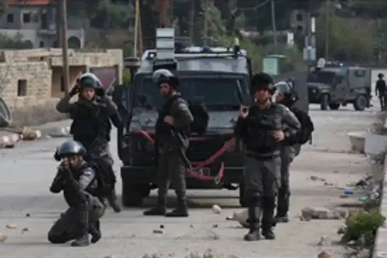 هەڵکوتانی سەربازان و نیشتەجێبووە داگیرکەرەکان بۆ سەر ناوچە جیاوازەکانی کەناری ڕۆژئاوا
