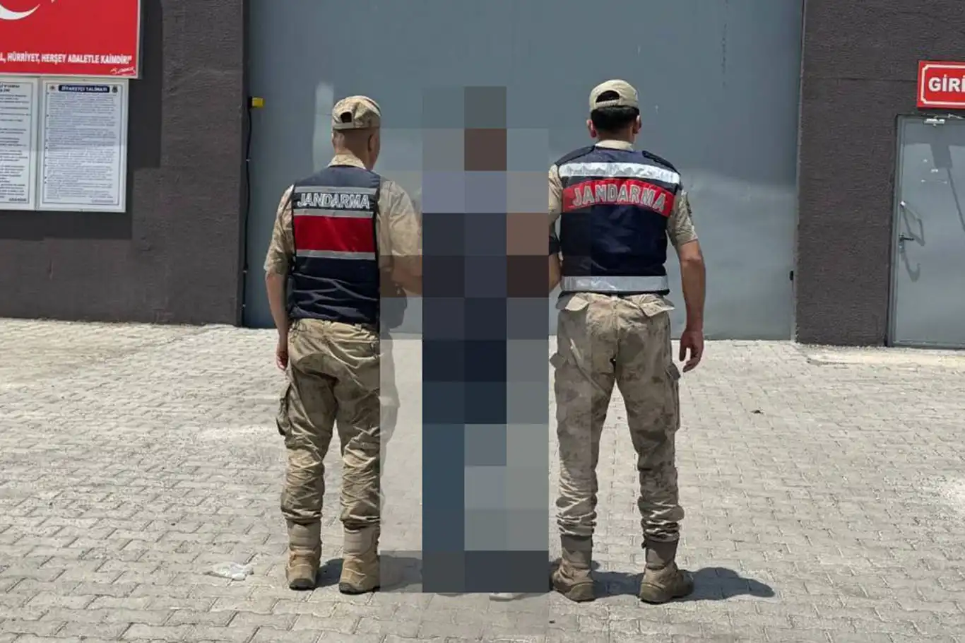 Şanlıurfa'da silahla tehdit suçundan aranan hükümlü Ceylanpınar'da yakalandı