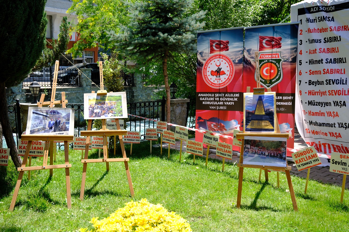 Sündüs Katliamı’nın 33’üncü yılında şehitler kabirleri başında anıldı 
