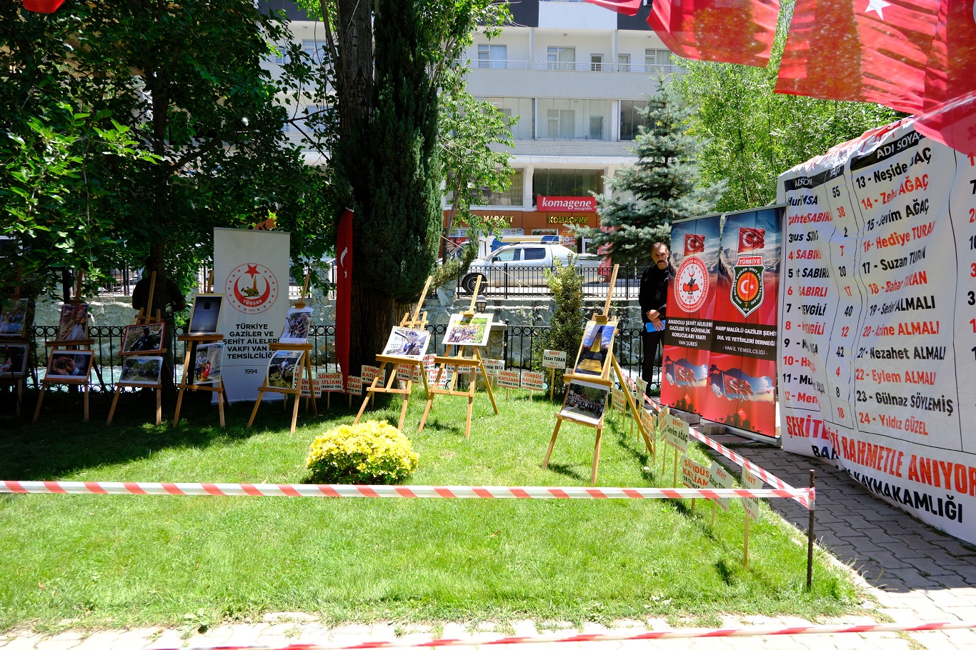 Sündüs Katliamı’nın 33’üncü yılında şehitler kabirleri başında anıldı 
