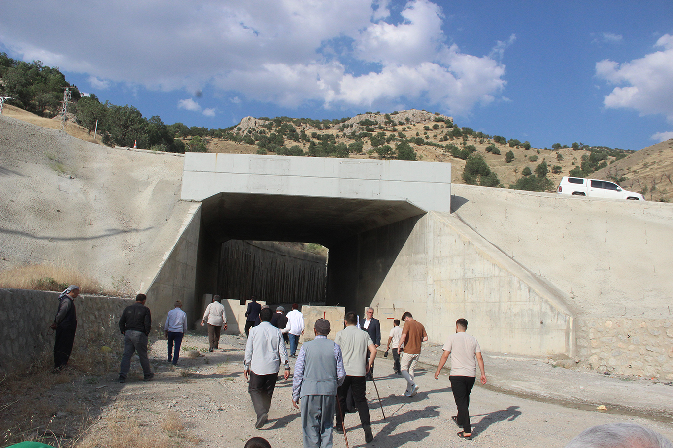 HÜDA PAR’DAN 13 YILDIR BİTMEYEN ŞIRNAK-VAN YOLU İÇİN YETKİLİLERE ÇAĞRI