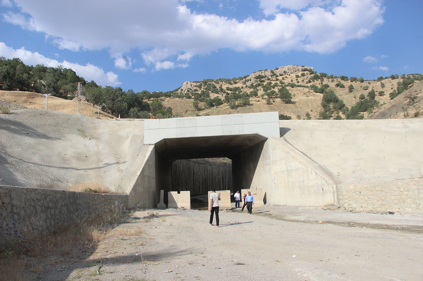 HÜDA PAR’DAN 13 YILDIR BİTMEYEN ŞIRNAK-VAN YOLU İÇİN YETKİLİLERE ÇAĞRI