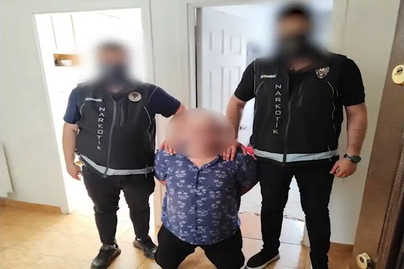 Kırmızı bültenle aranan uyuşturucu zanlısı İstanbul'da yakalandı