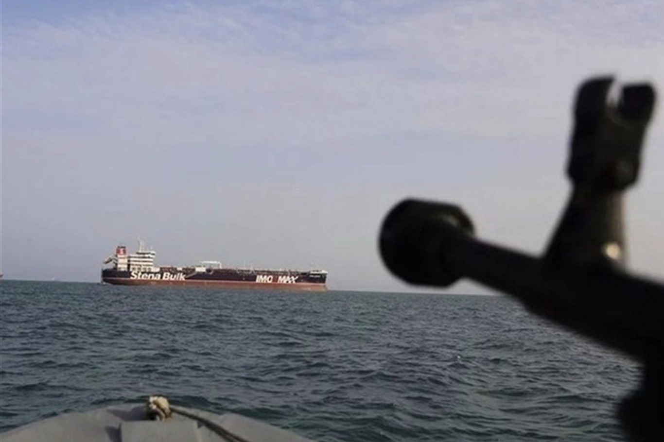 الحرس الثوري الإيراني: سفينتان تعرضتا لحادث في مضيق هرمز بعد سلوكهما مسارًا غير آمن
