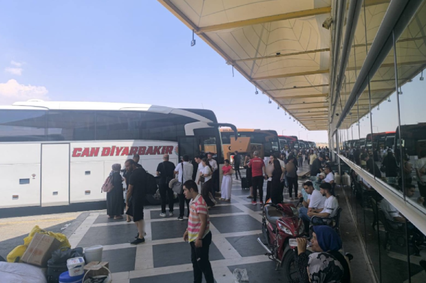 Şanlıurfa Otogarı'nda tatil yoğunluğu başladı