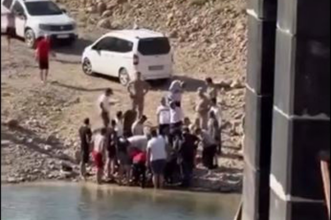Mardin'de boğulma tehlikesi geçiren genç hayatını kaybetti