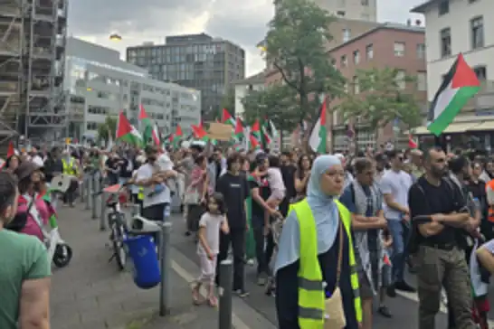 Thousands rally in Frankfurt in powerful show of solidarity with Gaza