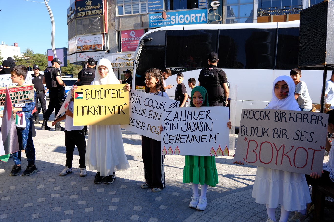 HÜDA PAR Van İl Başkanlığı’ndan Gazze’de 1000 gündür devam eden saldırılara ilişkin açıklama