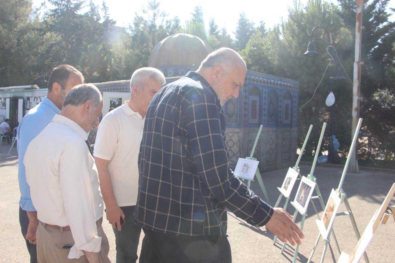 Mardin’de Gazze’deki soykırımın 1000’üncü günü dolayısıyla karikatür sergisi düzenledi 