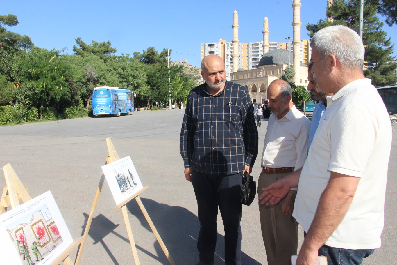 Mardin’de Gazze’deki soykırımın 1000’üncü günü dolayısıyla karikatür sergisi düzenledi 