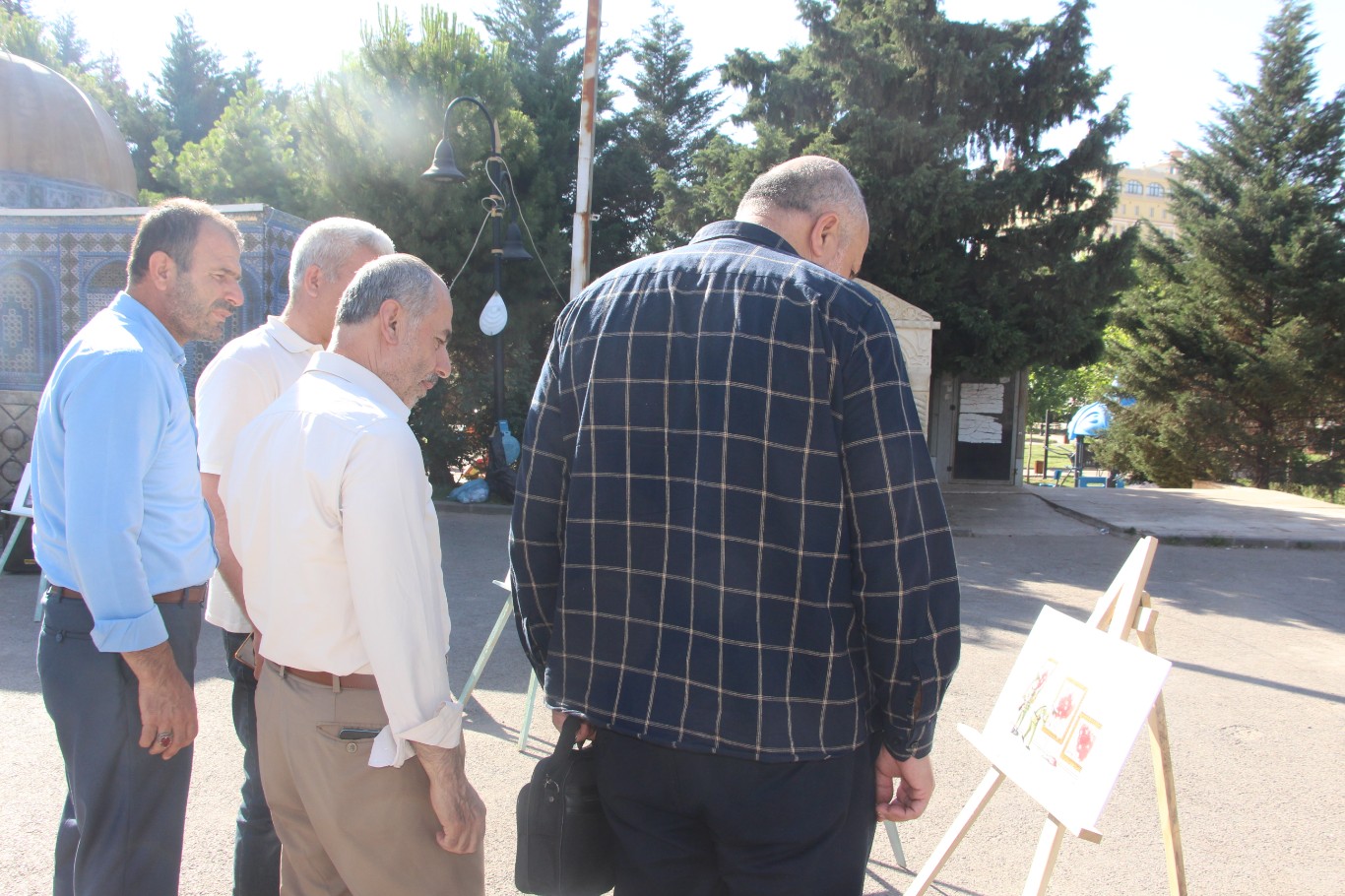 Mardin’de Gazze’deki soykırımın 1000’üncü günü dolayısıyla karikatür sergisi düzenledi 