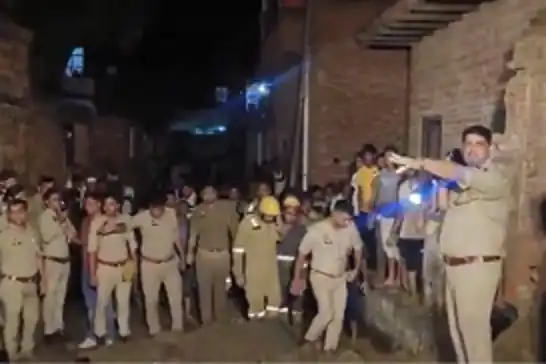 Hindistan'da evin çatısı çöktü: 5 ölü