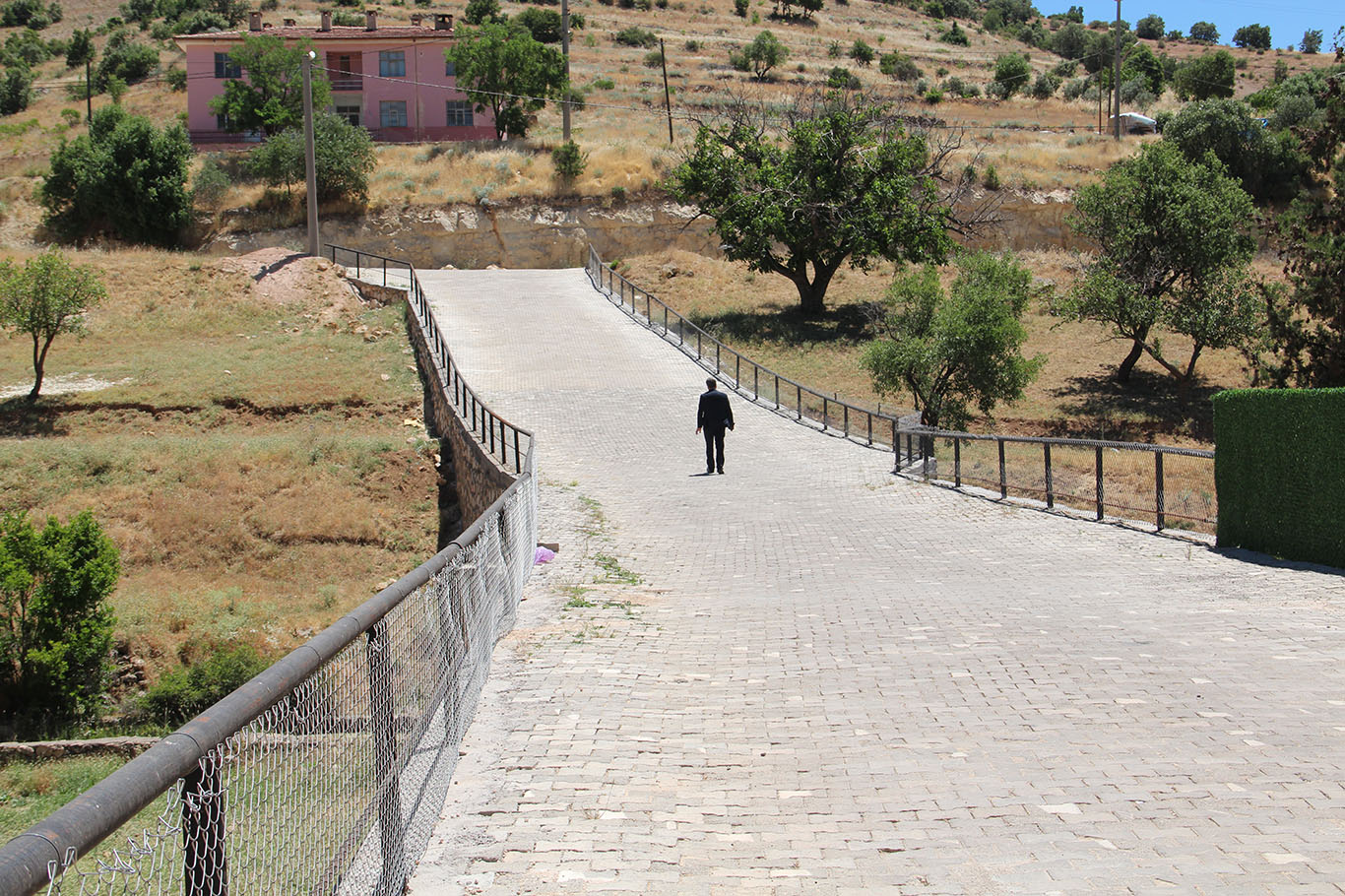 HÜDA PAR'lı Belediye Başkanı Özhan, yılların ulaşım sorununu çözdü