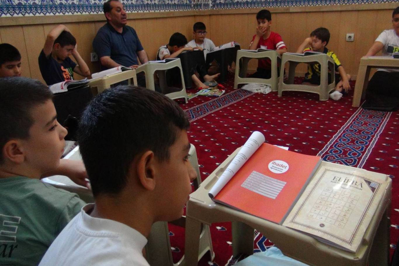 Kur’an kursuna giden çocuklar: Camide bulunmak bize huzur ve mutluluk veriyor