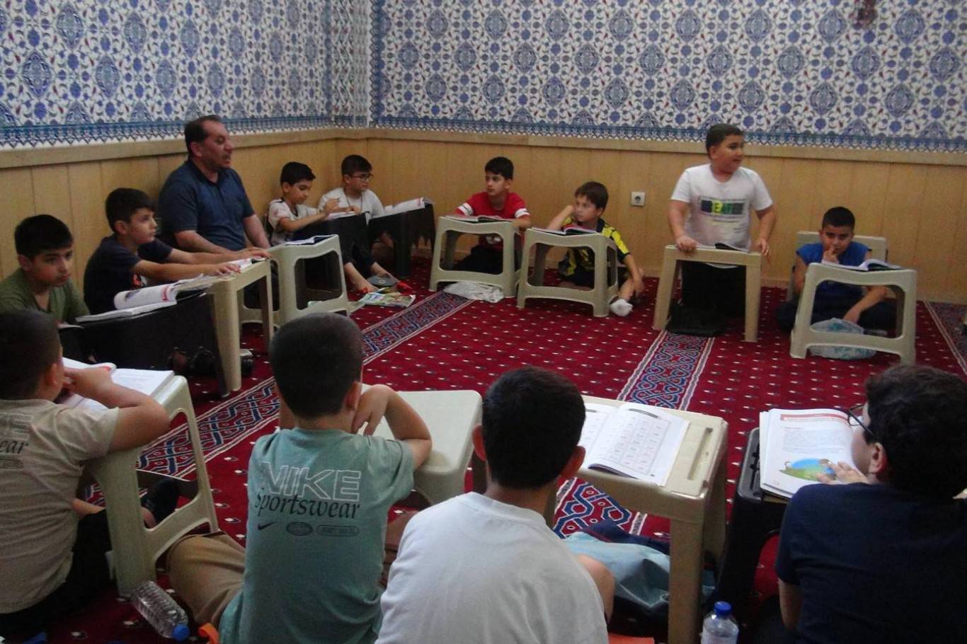 Kur’an kursuna giden çocuklar: Camide bulunmak bize huzur ve mutluluk veriyor