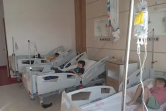 Li Êlihê 150 kes piştî xwarina kekê ku di dawetekê de hatibû pêşkêşkirin nexweş ketin