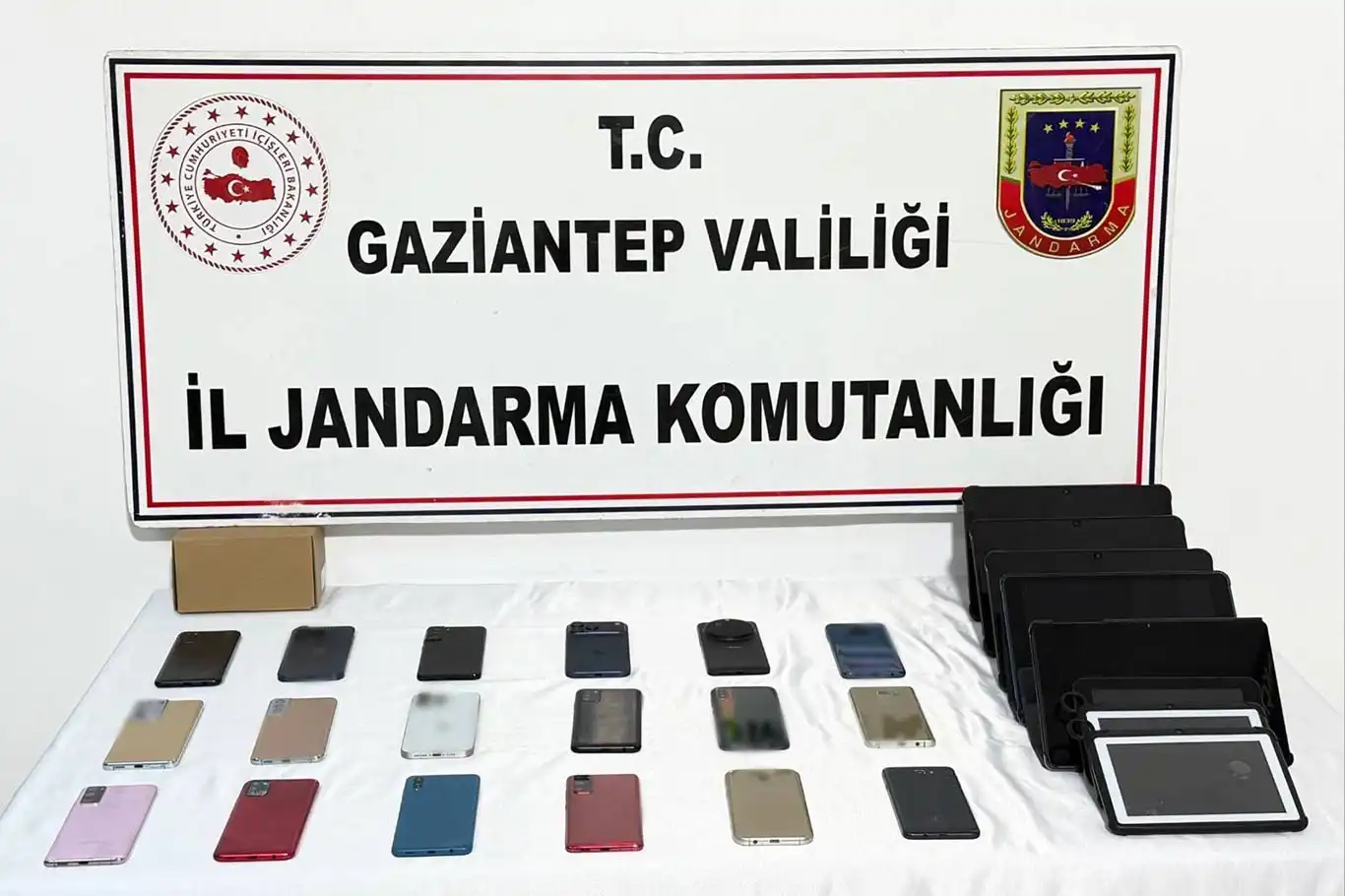 Gaziantep'te gümrük kaçağı elektronik eşya operasyonunda 3 şüpheli yakalandı