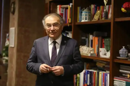 Psikiyatrist Prof. Dr. Tarhan: Çocukları dijital zararlardan korumanın en etkili yolu birlikte zaman geçirmek!