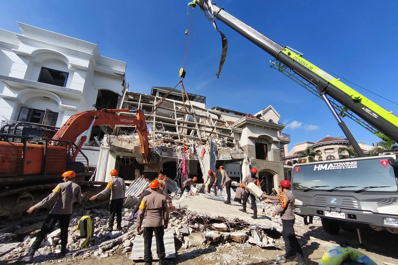 لە ئەندەنۆسیا لە ناو باڵەخانەیەک تەقینەوەیەک رووی دا: ٣ کوژراو