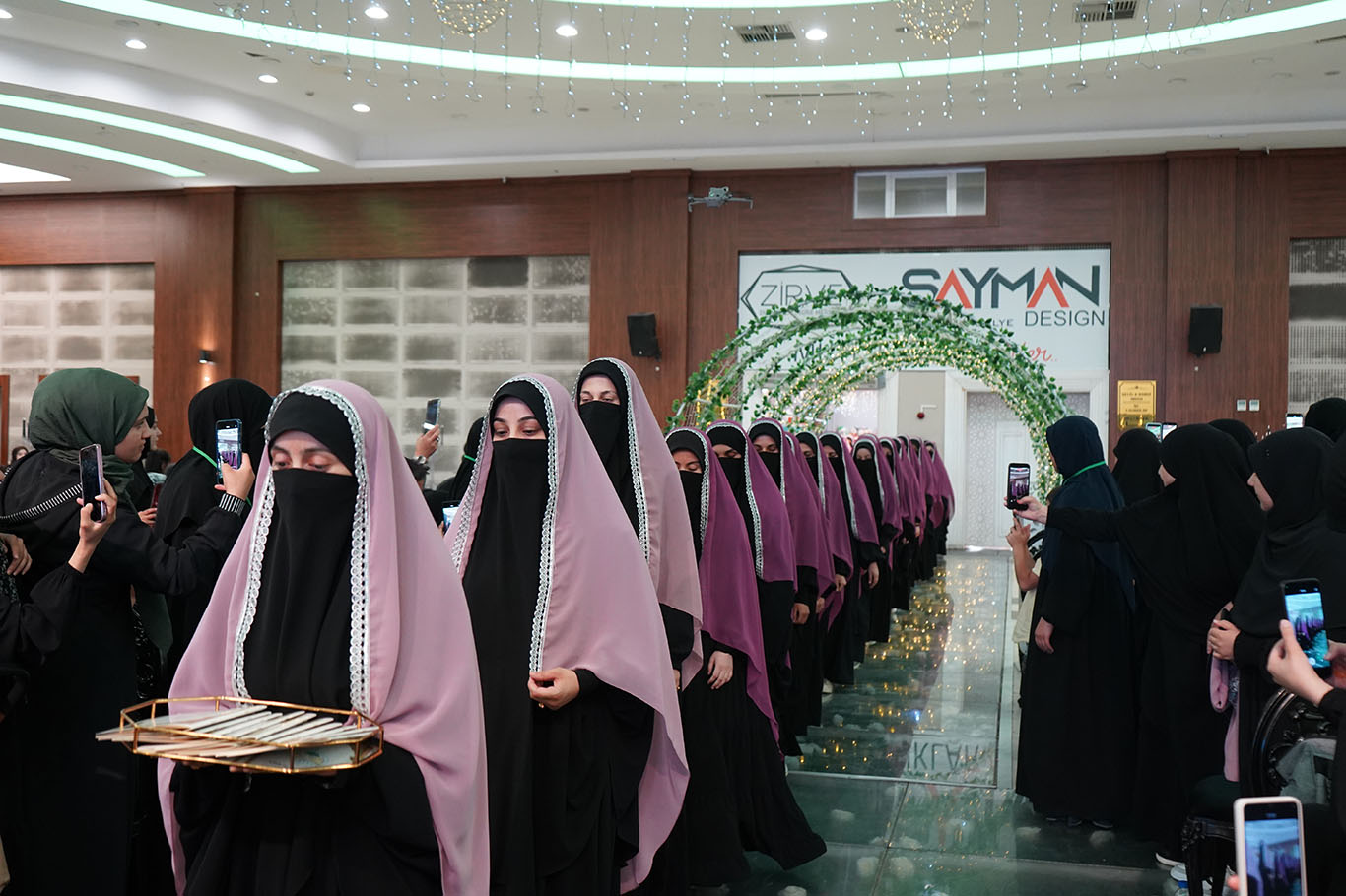 Konya'da 28 ilim talebesi kız öğrenci icazet alarak mezun oldu