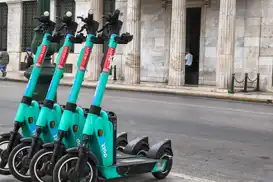 Yunanistan, 17 yaş altı kişiler için elektrikli scooter kullanımını yasaklayacak