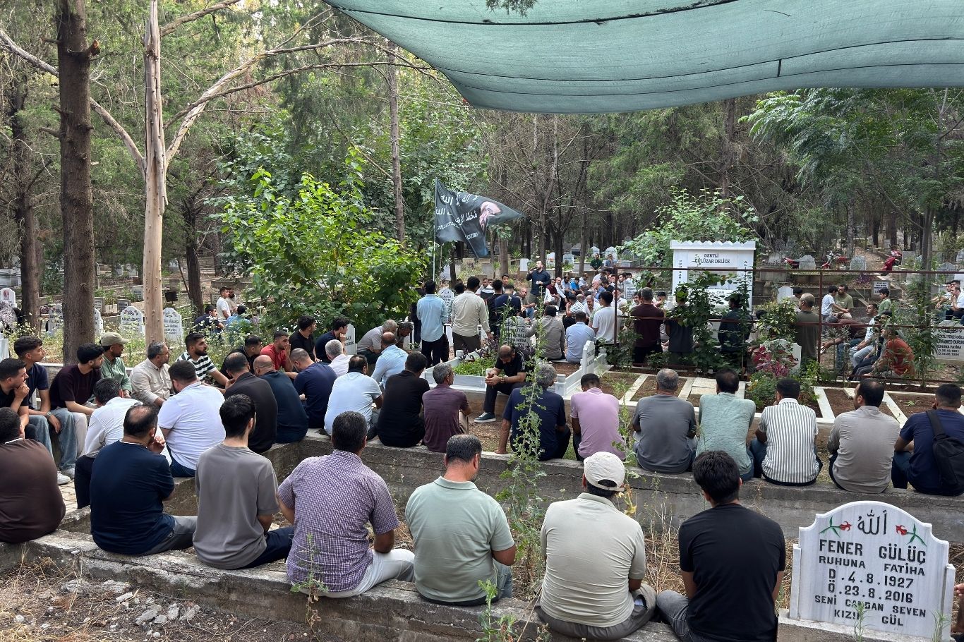 Adana'da, HÜDA PAR Adana İl Sekreteri olarak görev yaparken 22 Temmuz 2023'te il binasının mescidinde namaz kıldığı sırada uğradığı bıçaklı saldırıda şehid olan Sacit Pişgin, şehadetinin 3'üncü yılında kabri başında düzenlenen programla anıldı.