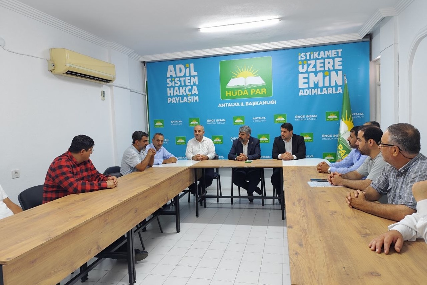 HÜDA PAR Milletvekili Faruk Dinç Antalya'da çeşitli temaslarda bulundu