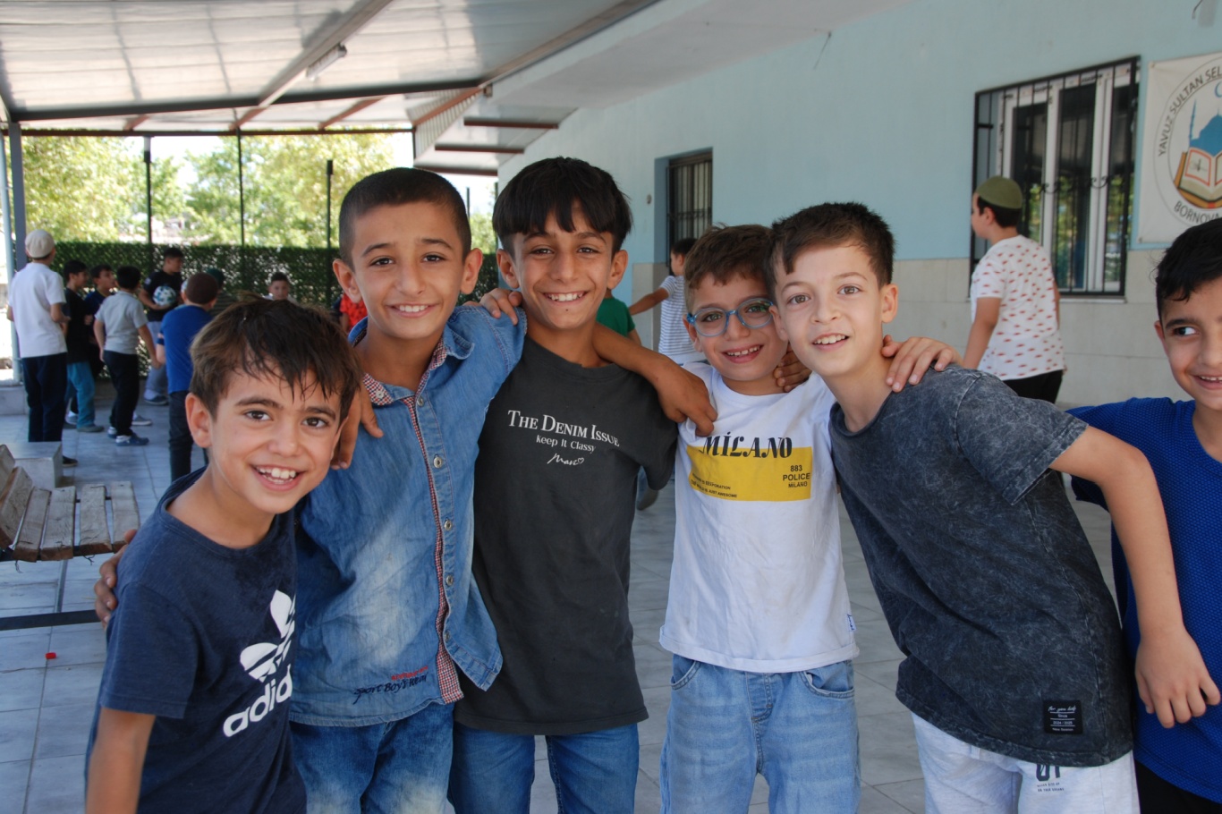 Yaz Kur'an kursundaki öğrenciler: Kur'an öğreniyor, arkadaşlık kuruyoruz