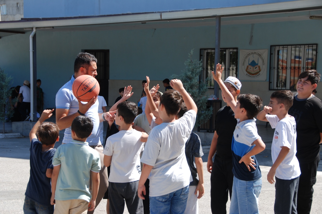 Yaz Kur'an kursundaki öğrenciler: Kur'an öğreniyor, arkadaşlık kuruyoruz