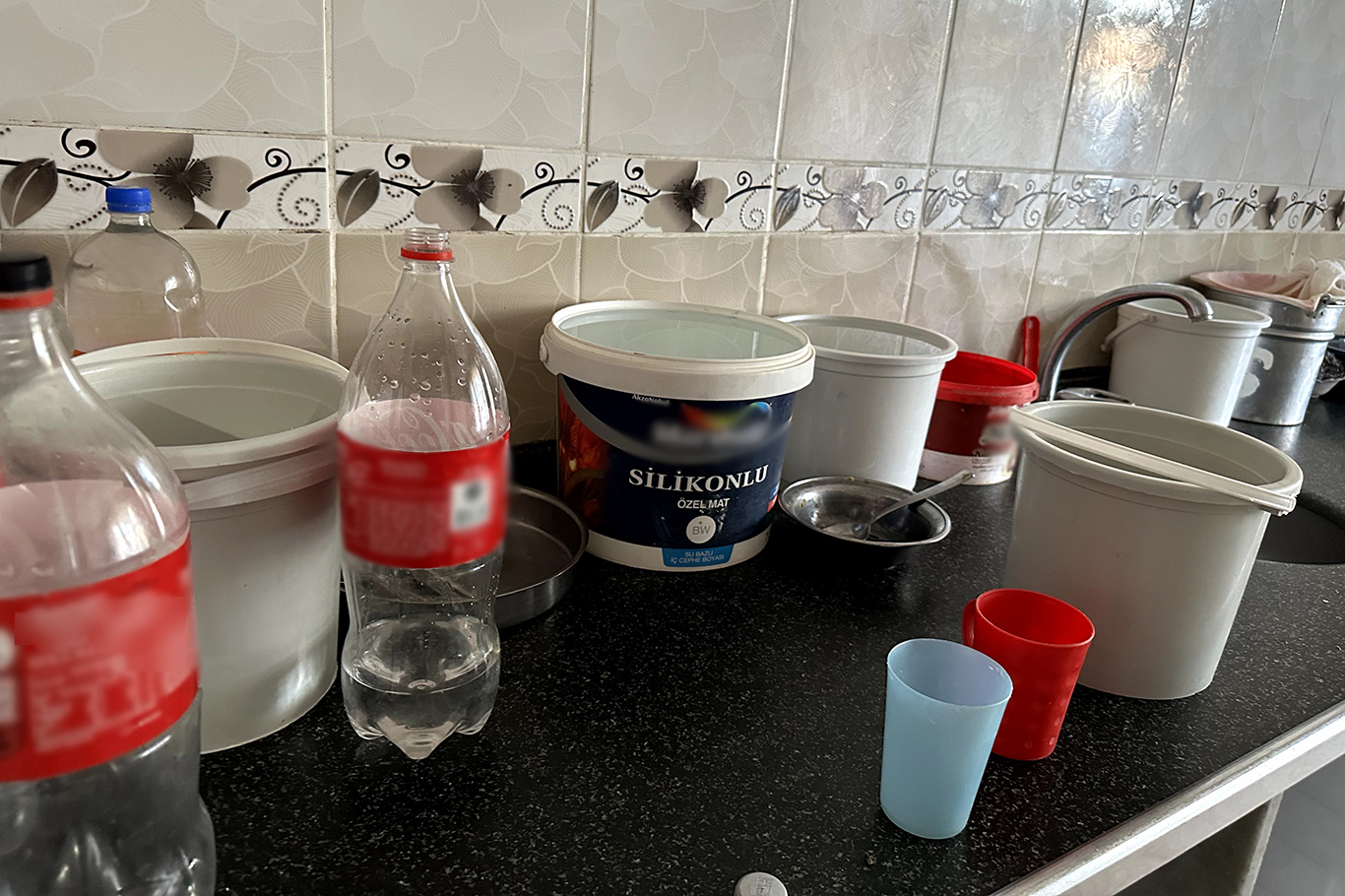 Silvan'da 2 aydır suları akmayan Konak Mahallesi sakinleri taşıma su ile ihtiyacını karşılıyor
