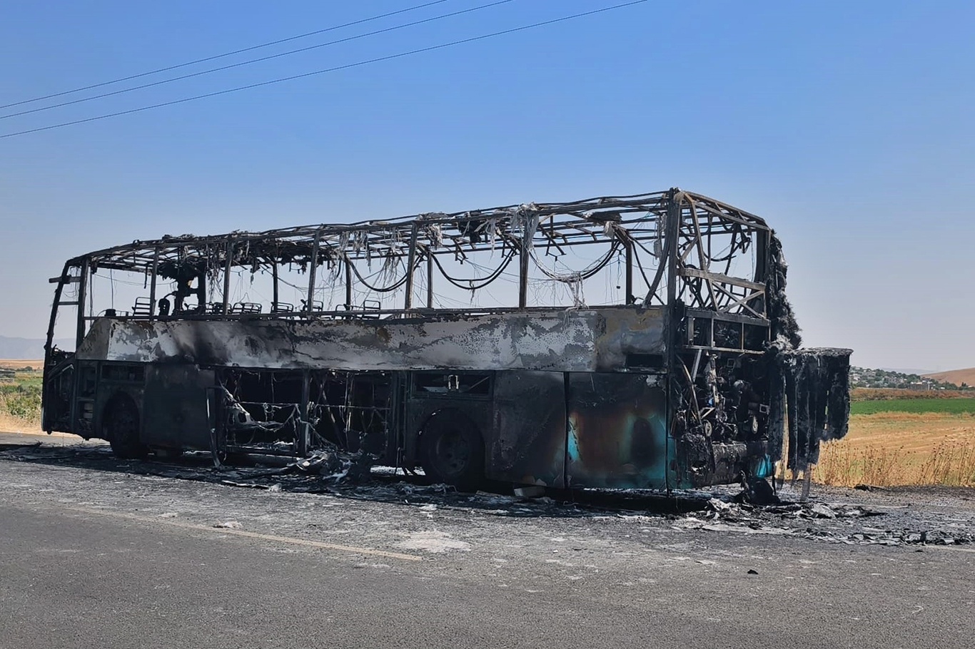 Şırnak'ta seyir halindeki otobüs yanarak kullanılamaz hale geldi