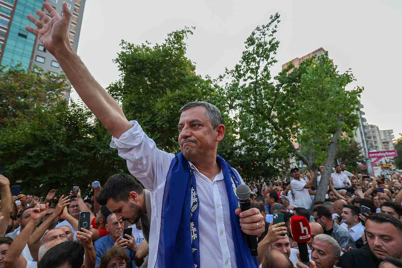 Özgür Özel breaks away from CHP to establish new political party