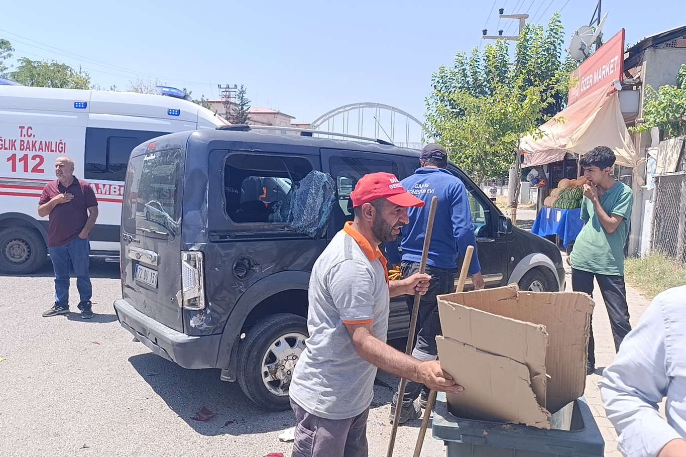 Siirt'te motosiklet ile hafif ticari araç çarpıştı: 1 ağır yaralı