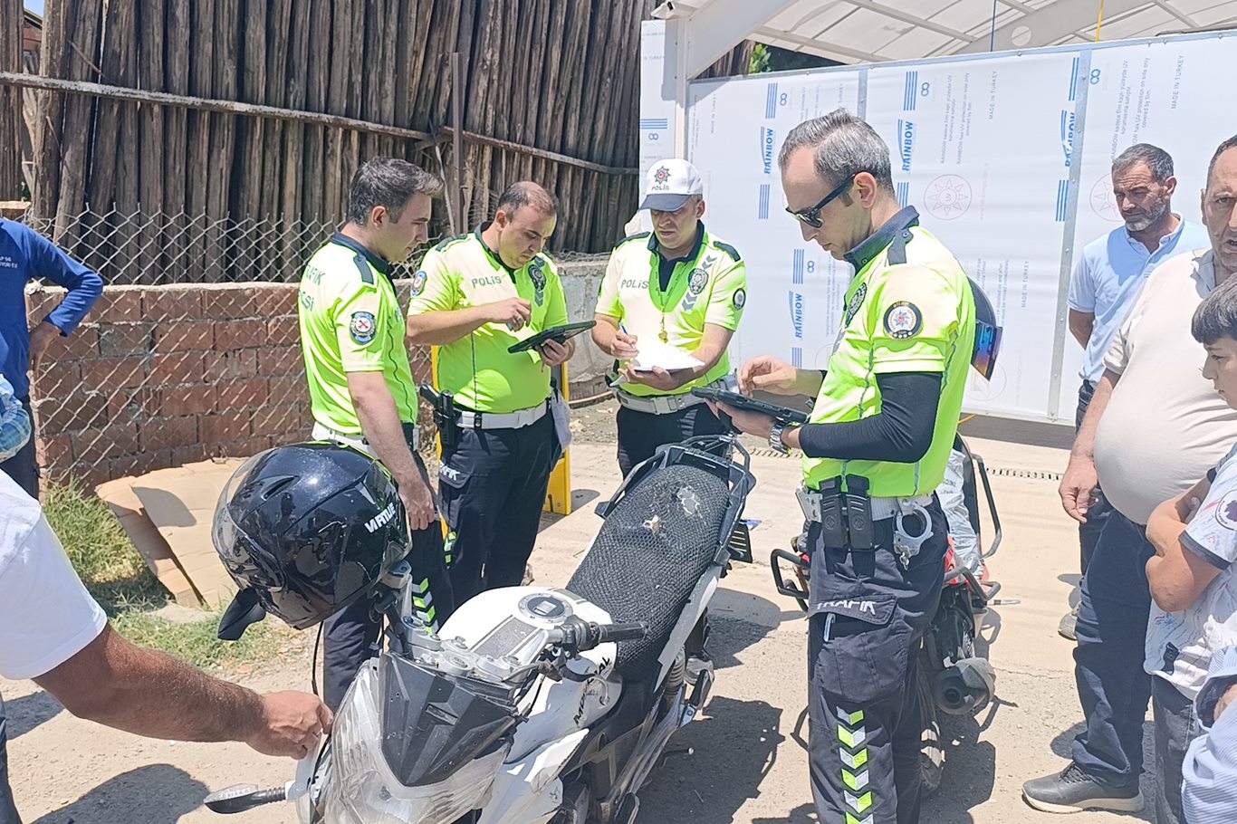 Siirt'te motosiklet ile hafif ticari araç çarpıştı: 1 ağır yaralı
