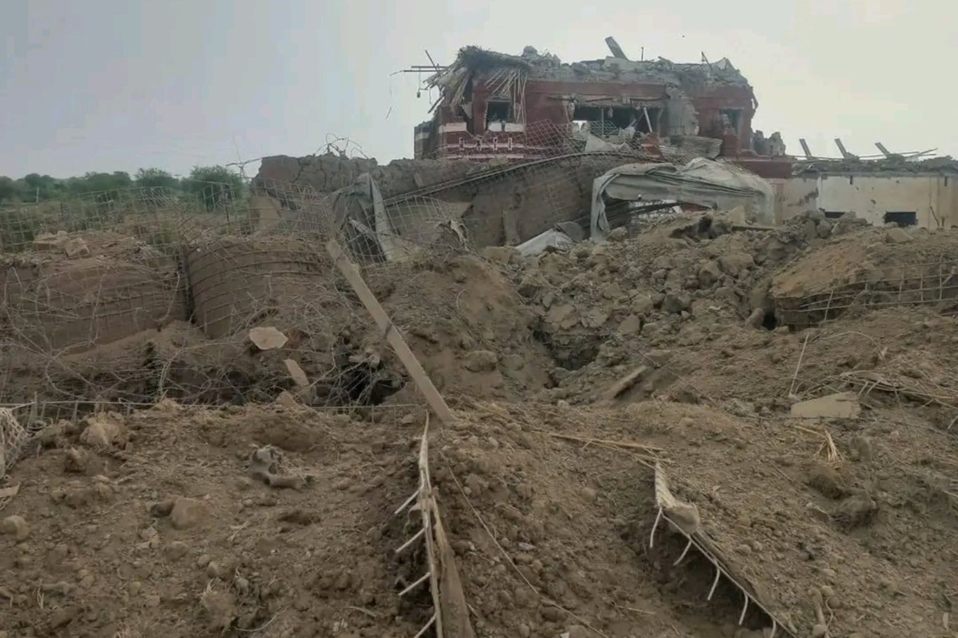 Suicide bombing kills at least 14 at security post in northwest Pakistan