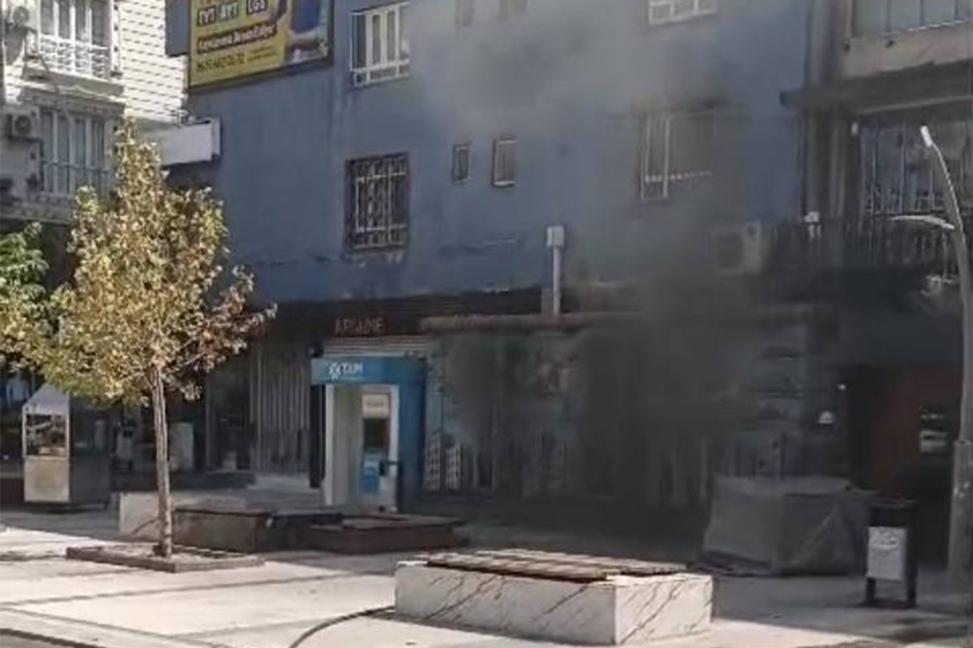 Batman'da çarşı merkezinde trafo patladı: Esnaf kalıcı çözüm bekliyor