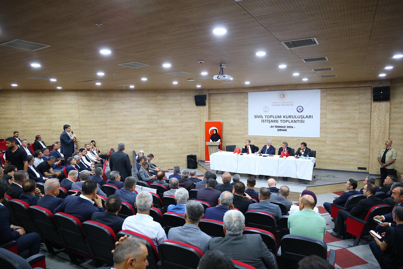Ticaret Bakanı Bolat, Şırnak'ta STK temsilcileriyle buluştu