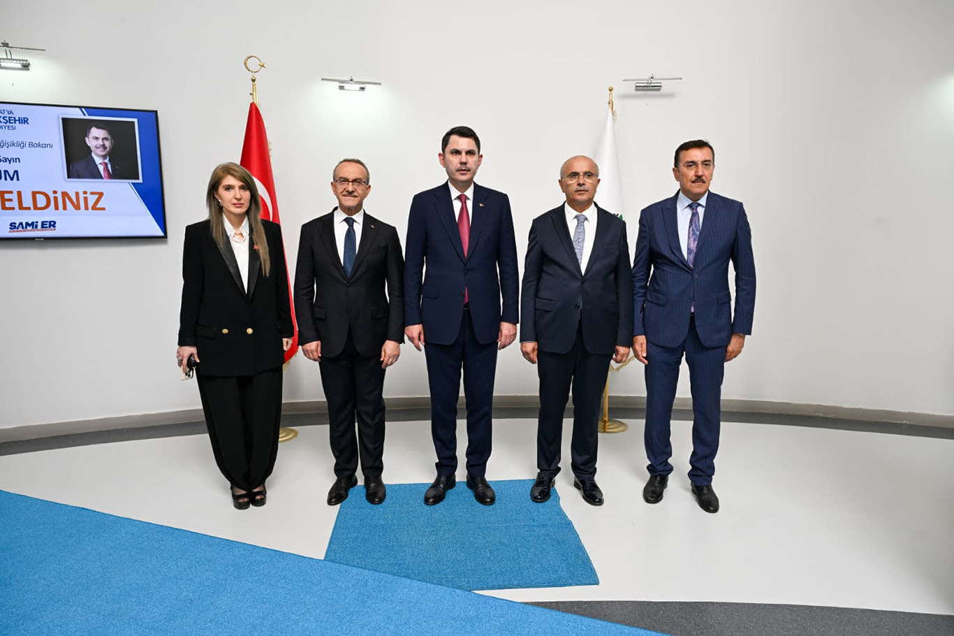 Bakan Kurum, Malatya'nın yeni nesil şehir kütüphanesinde gençlerle buluştu