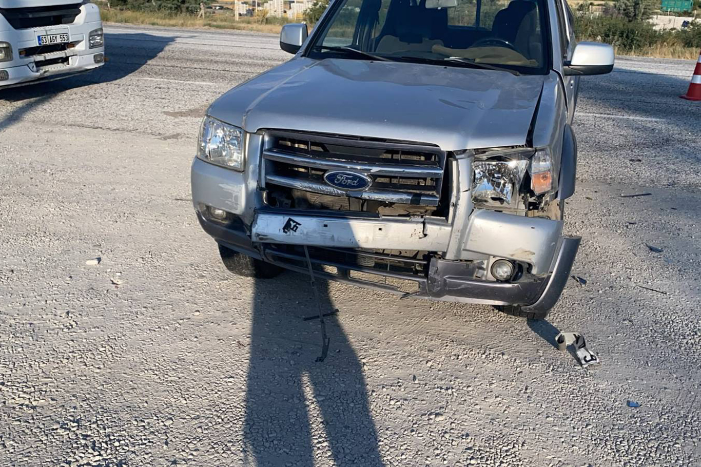 Li Meletîyê qamyonetek û wesayîtek li hev ketin: 3 birîndar