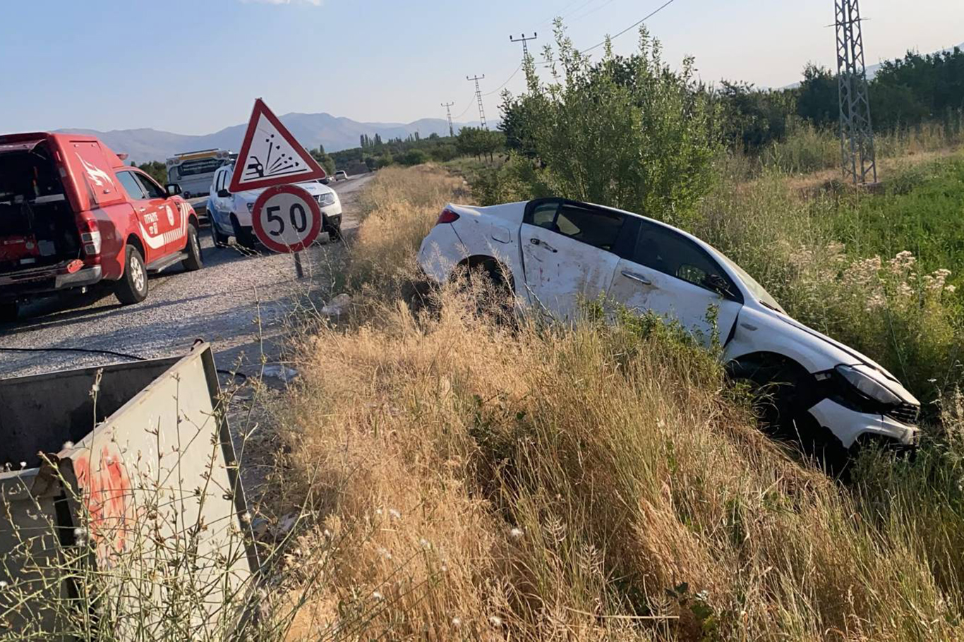 Li Meletîyê qamyonetek û wesayîtek li hev ketin: 3 birîndar