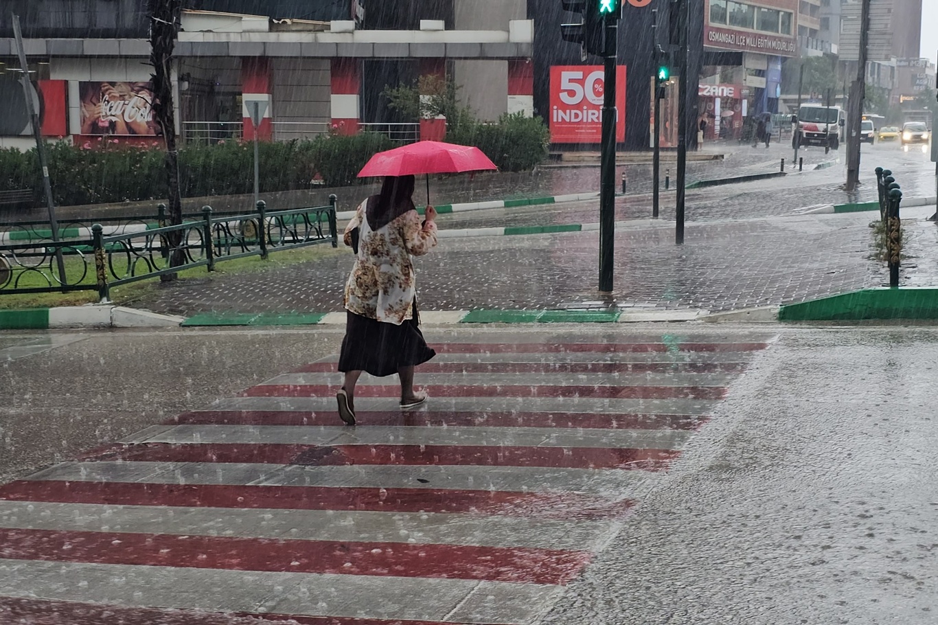 Bursa’da sağanak etkili oluyor: Yollar göle döndü