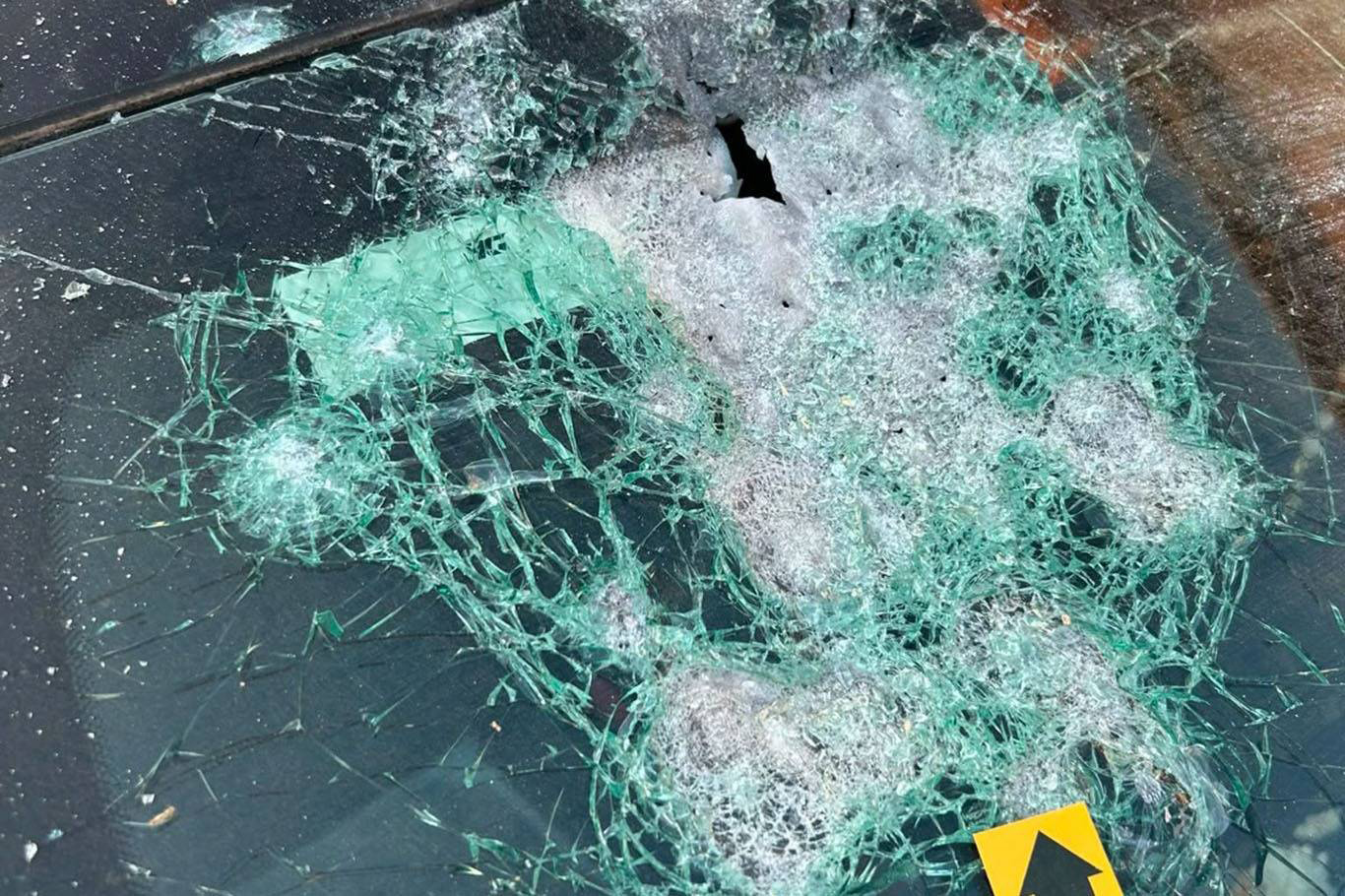 Park halindeki aracın kurşunlanma anı kamerada: 1 şüpheli tutuklandı