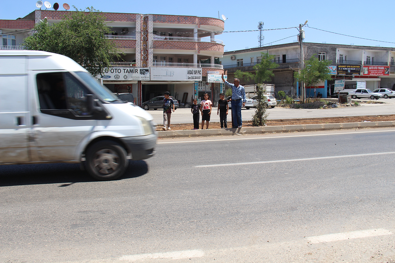 HÜDA PAR Sur İlçe Başkanı Akgül'den Çarıklı Mahallesi için üst geçit ve lise çağrısı