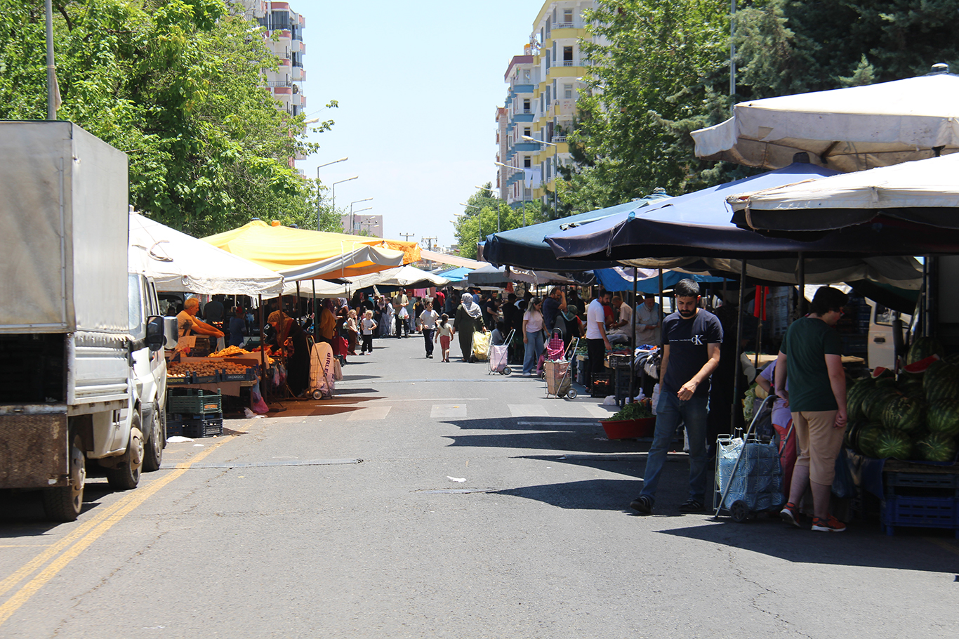 Diyarbakır'da pazar esnafı: Vatandaş filesini dolduramıyor